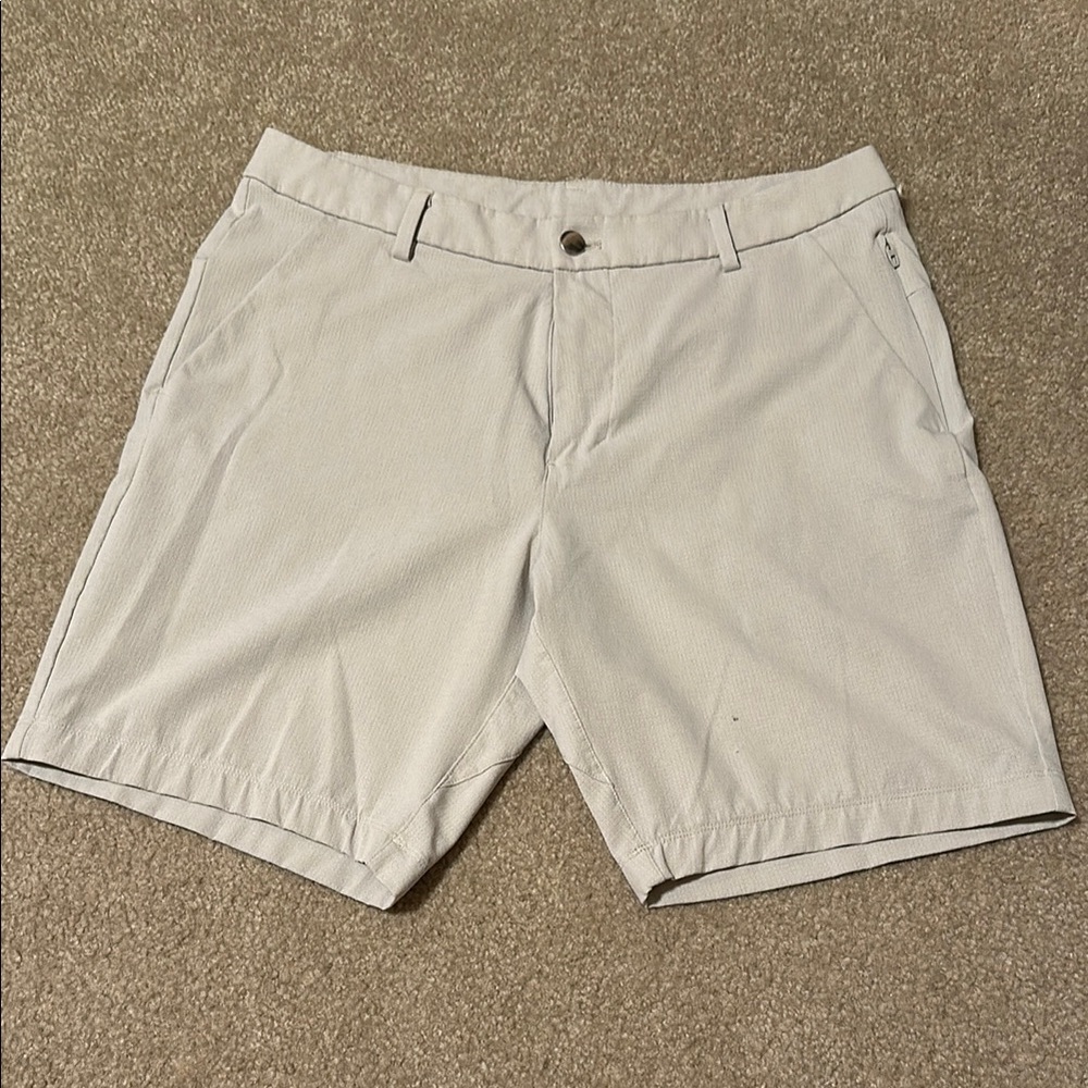 Men’s Lululemon ABC classic-fit shorts! Size 32